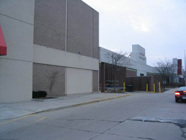 Wonderland Mall (Wonderland Shopping Center) - 2004 Photo (newer photo)